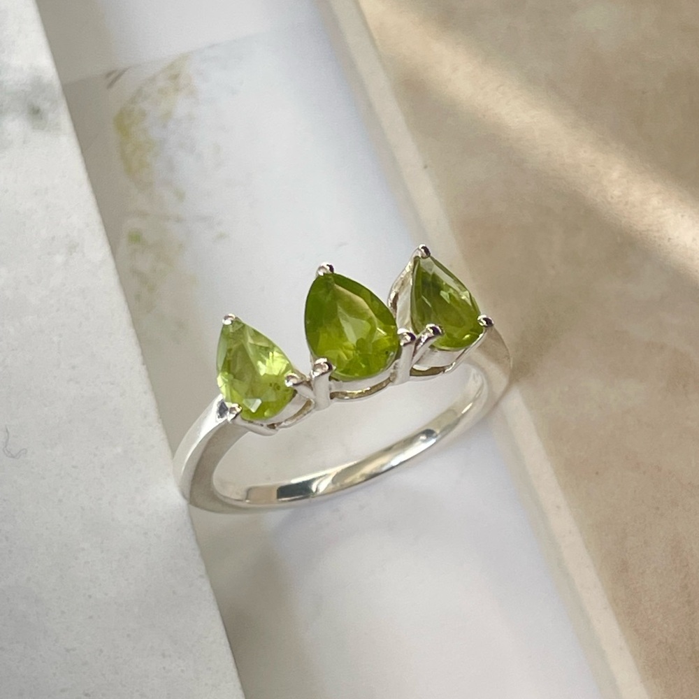 Stunning 925 Sterling Silver Peridot Ring, US:7 “VIBES”